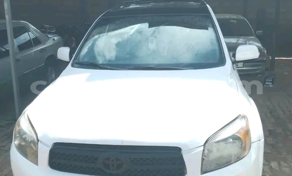 Acheter Occasion Voiture Toyota RAV4 Blanc à Ouagadougou, Burkina-Faso Acheter Occasion Voiture Toyota RAV4 Blanc à Ouagadougou, Burkina-Faso