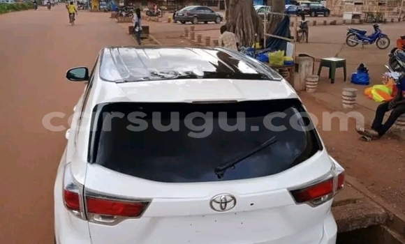 Acheter Occasion Voiture Toyota Highlander Blanc à Ouagadougou, Burkina-Faso Acheter Occasion Voiture Toyota Highlander Blanc à Ouagadougou, Burkina-Faso