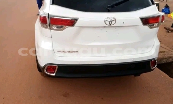 Acheter Occasion Voiture Toyota Highlander Blanc à Ouagadougou, Burkina-Faso Acheter Occasion Voiture Toyota Highlander Blanc à Ouagadougou, Burkina-Faso