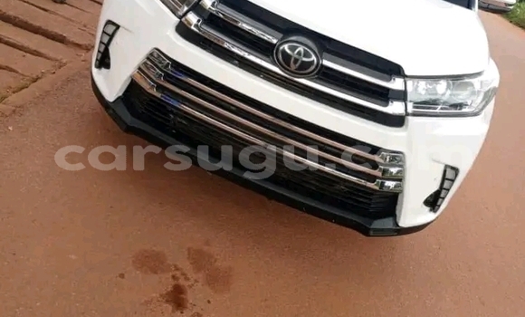 Acheter Occasion Voiture Toyota Highlander Blanc à Ouagadougou, Burkina-Faso Acheter Occasion Voiture Toyota Highlander Blanc à Ouagadougou, Burkina-Faso