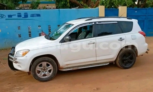 Acheter Occasion Voiture Toyota RAV4 Blanc à Ouagadougou, Burkina-Faso Acheter Occasion Voiture Toyota RAV4 Blanc à Ouagadougou, Burkina-Faso