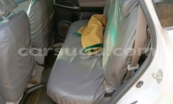 Acheter Occasion Voiture Toyota RAV4 Blanc à Ouagadougou, Burkina-Faso Acheter Occasion Voiture Toyota RAV4 Blanc à Ouagadougou, Burkina-Faso