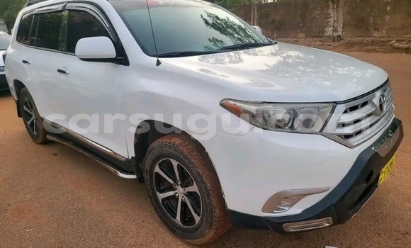 Acheter Occasion Voiture Toyota Highlander Blanc à Ouagadougou, Burkina-Faso Acheter Occasion Voiture Toyota Highlander Blanc à Ouagadougou, Burkina-Faso