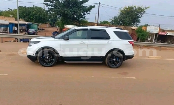 Acheter Occasion Voiture Ford Explorer Blanc à Ouagadougou, Burkina-Faso Acheter Occasion Voiture Ford Explorer Blanc à Ouagadougou, Burkina-Faso