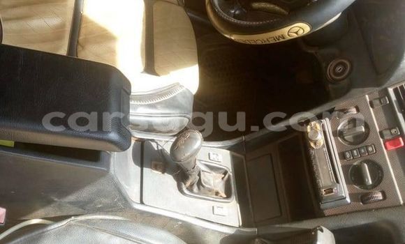 Acheter Occasion Voiture Mercedes-Benz 190 (W201) Autre à Ouagadougou, Burkina-Faso Acheter Occasion Voiture Mercedes-Benz 190 (W201) Autre à Ouagadougou, Burkina-Faso