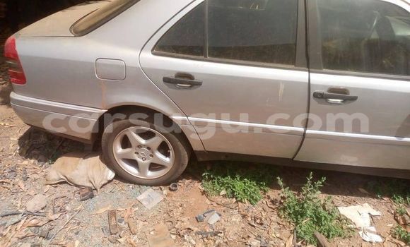 Acheter Occasion Voiture Mercedes-Benz 190 (W201) Autre à Ouagadougou, Burkina-Faso Acheter Occasion Voiture Mercedes-Benz 190 (W201) Autre à Ouagadougou, Burkina-Faso