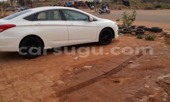 Acheter Occasion Voiture Hyundai i40 Blanc à Ouagadougou, Burkina-Faso Acheter Occasion Voiture Hyundai i40 Blanc à Ouagadougou, Burkina-Faso