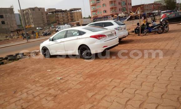 Acheter Occasion Voiture Hyundai i40 Blanc à Ouagadougou, Burkina-Faso Acheter Occasion Voiture Hyundai i40 Blanc à Ouagadougou, Burkina-Faso