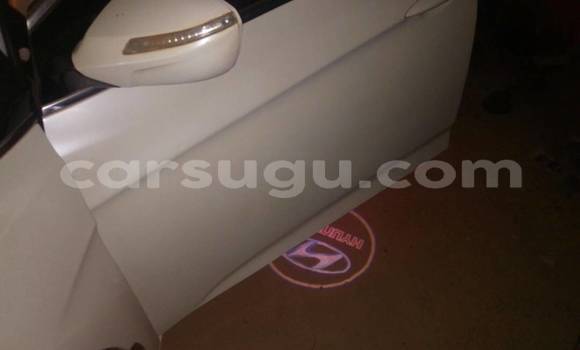 Acheter Occasion Voiture Hyundai i40 Blanc à Ouagadougou, Burkina-Faso Acheter Occasion Voiture Hyundai i40 Blanc à Ouagadougou, Burkina-Faso