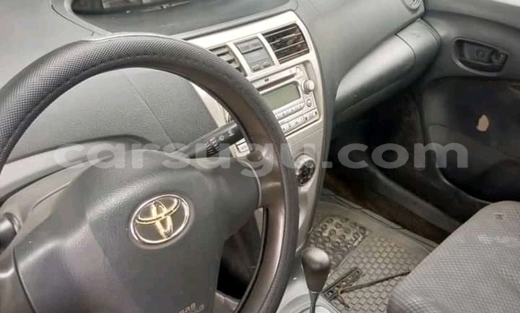 Acheter Occasion Voiture Toyota Yaris Blanc à Ouagadougou, Burkina-Faso Acheter Occasion Voiture Toyota Yaris Blanc à Ouagadougou, Burkina-Faso