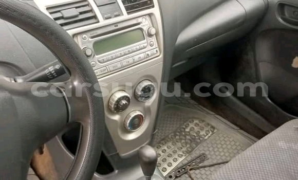 Acheter Occasion Voiture Toyota Yaris Blanc à Ouagadougou, Burkina-Faso Acheter Occasion Voiture Toyota Yaris Blanc à Ouagadougou, Burkina-Faso