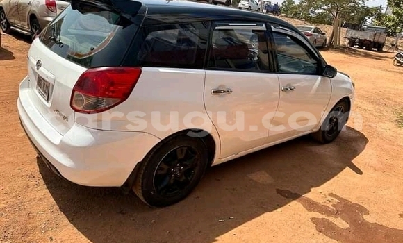 Acheter Occasion Voiture Toyota Matrix Blanc à Ouagadougou, Burkina-Faso Acheter Occasion Voiture Toyota Matrix Blanc à Ouagadougou, Burkina-Faso