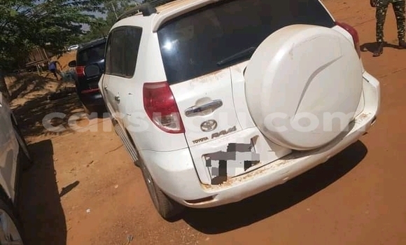 Acheter Occasion Voiture Toyota RAV4 Blanc à Ouagadougou, Burkina-Faso Acheter Occasion Voiture Toyota RAV4 Blanc à Ouagadougou, Burkina-Faso