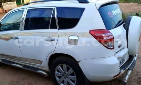 Acheter Occasion Voiture Toyota RAV4 Blanc à Ouagadougou, Burkina-Faso Acheter Occasion Voiture Toyota RAV4 Blanc à Ouagadougou, Burkina-Faso