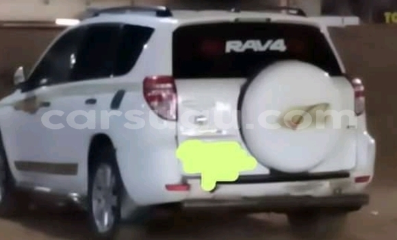 Acheter Occasion Voiture Toyota RAV4 Blanc à Ouagadougou, Burkina-Faso Acheter Occasion Voiture Toyota RAV4 Blanc à Ouagadougou, Burkina-Faso