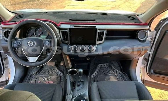 Acheter Occasion Voiture Toyota RAV4 Blanc à Ouagadougou, Burkina-Faso Acheter Occasion Voiture Toyota RAV4 Blanc à Ouagadougou, Burkina-Faso