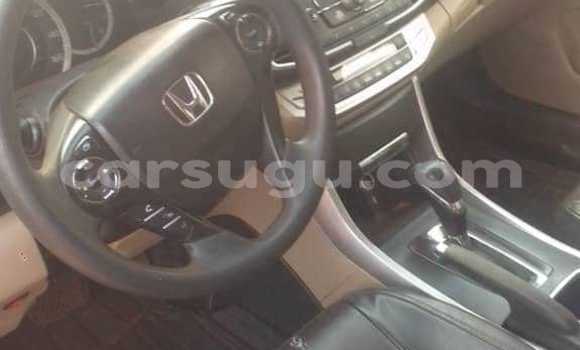 Acheter Occasion Voiture Honda Accord Blanc à Ouagadougou, Burkina-Faso Acheter Occasion Voiture Honda Accord Blanc à Ouagadougou, Burkina-Faso