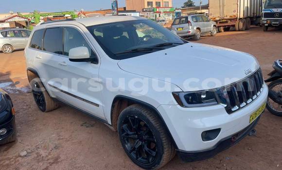 Acheter Occasion Voiture Jeep Cherokee Blanc à Bobo Dioulasso, Burkina-Faso