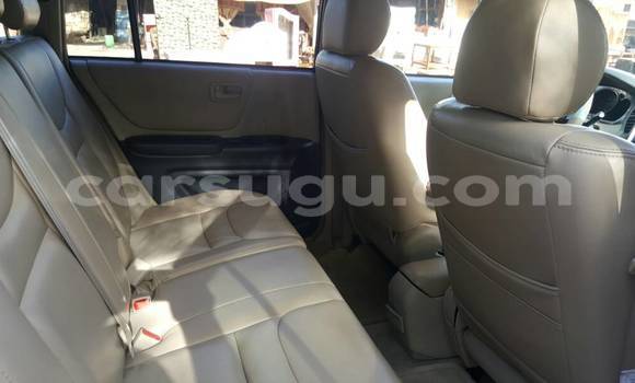 Acheter Occasion Voiture Toyota Highlander Bleu à Ouagadougou, Burkina-Faso Acheter Occasion Voiture Toyota Highlander Bleu à Ouagadougou, Burkina-Faso