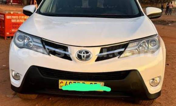 Sayi Na hannu Toyota RAV4 White Mota in Ouagadougou a Burkina Faso Sayi Na hannu Toyota RAV4 White Mota in Ouagadougou a Burkina Faso