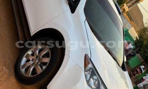 Sayi Na hannu Toyota RAV4 White Mota in Ouagadougou a Burkina Faso Sayi Na hannu Toyota RAV4 White Mota in Ouagadougou a Burkina Faso