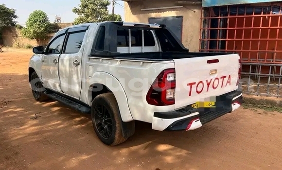 Buy Used Toyota Hilux White Car in Ouagadougou in Burkina Faso Buy Used Toyota Hilux White Car in Ouagadougou in Burkina Faso