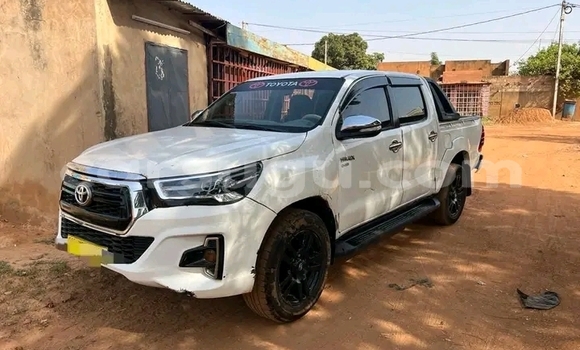 Buy Used Toyota Hilux White Car in Ouagadougou in Burkina Faso Buy Used Toyota Hilux White Car in Ouagadougou in Burkina Faso