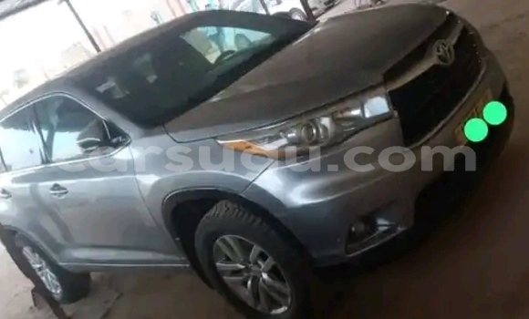 Sayi Na hannu Toyota Highlander Azurfa Mota in Ouagadougou a Burkina Faso Sayi Na hannu Toyota Highlander Azurfa Mota in Ouagadougou a Burkina Faso