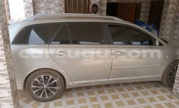 Acheter Occasion Voiture Toyota Avensis Beige à Ouagadougou, Burkina-Faso Acheter Occasion Voiture Toyota Avensis Beige à Ouagadougou, Burkina-Faso