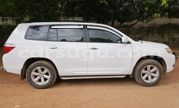 Acheter Occasion Voiture Toyota Highlander Blanc à Ouagadougou, Burkina-Faso Acheter Occasion Voiture Toyota Highlander Blanc à Ouagadougou, Burkina-Faso