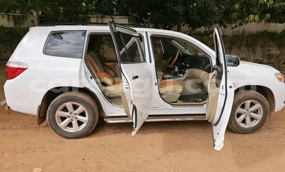 Acheter Occasion Voiture Toyota Highlander Blanc à Ouagadougou, Burkina-Faso Acheter Occasion Voiture Toyota Highlander Blanc à Ouagadougou, Burkina-Faso