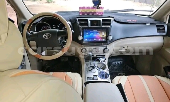 Acheter Occasion Voiture Toyota Highlander Blanc à Ouagadougou, Burkina-Faso Acheter Occasion Voiture Toyota Highlander Blanc à Ouagadougou, Burkina-Faso