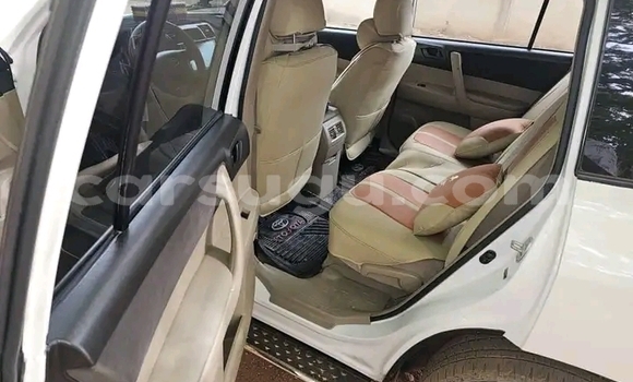 Acheter Occasion Voiture Toyota Highlander Blanc à Ouagadougou, Burkina-Faso Acheter Occasion Voiture Toyota Highlander Blanc à Ouagadougou, Burkina-Faso