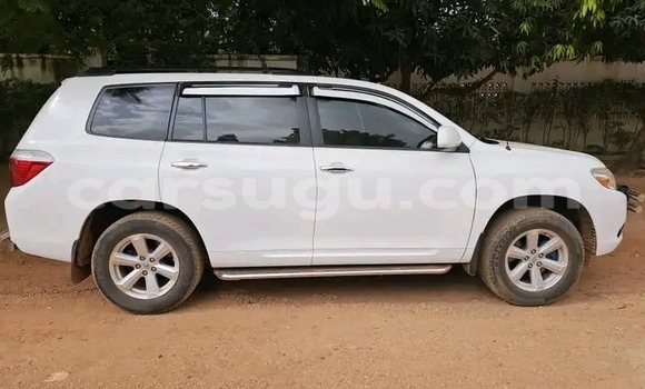 Acheter Occasion Voiture Toyota Highlander Blanc à Ouagadougou, Burkina-Faso Acheter Occasion Voiture Toyota Highlander Blanc à Ouagadougou, Burkina-Faso