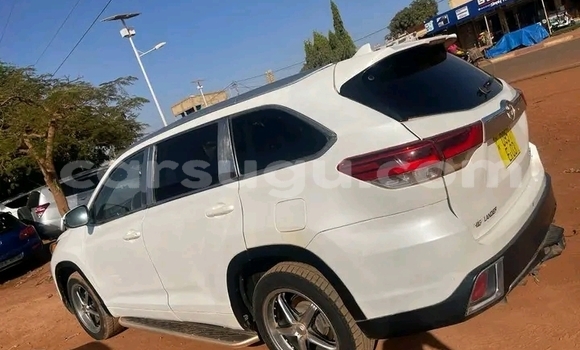 Sayi Na hannu Toyota Highlander Sauran Mota in Ouagadougou a Burkina Faso Sayi Na hannu Toyota Highlander Sauran Mota in Ouagadougou a Burkina Faso