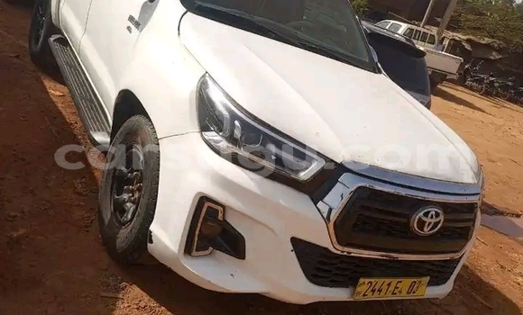 Sayi Na hannu Toyota Hilux White Mota in Ouagadougou a Burkina Faso Sayi Na hannu Toyota Hilux White Mota in Ouagadougou a Burkina Faso