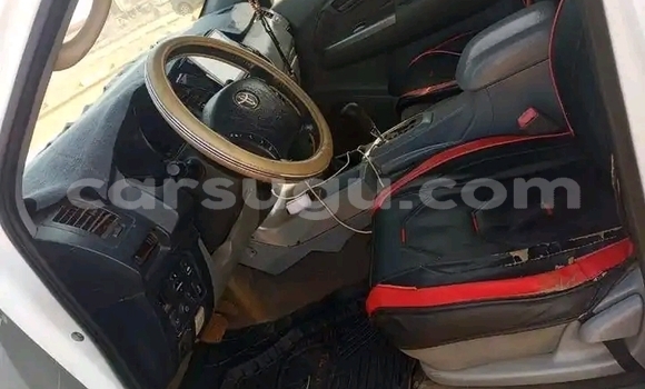 Sayi Na hannu Toyota Hilux White Mota in Ouagadougou a Burkina Faso Sayi Na hannu Toyota Hilux White Mota in Ouagadougou a Burkina Faso