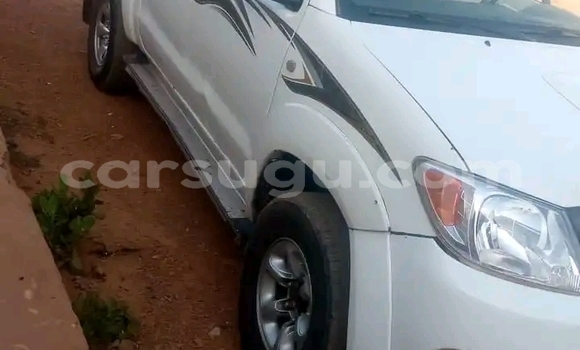 Sayi Na hannu Toyota Hilux White Mota in Ouagadougou a Burkina Faso Sayi Na hannu Toyota Hilux White Mota in Ouagadougou a Burkina Faso