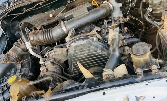 Sayi Na hannu Toyota Hilux White Mota in Ouagadougou a Burkina Faso Sayi Na hannu Toyota Hilux White Mota in Ouagadougou a Burkina Faso