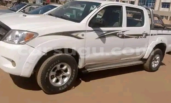 Sayi Na hannu Toyota Hilux White Mota in Ouagadougou a Burkina Faso Sayi Na hannu Toyota Hilux White Mota in Ouagadougou a Burkina Faso