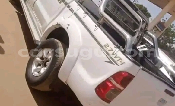 Sayi Na hannu Toyota Hilux White Mota in Ouagadougou a Burkina Faso Sayi Na hannu Toyota Hilux White Mota in Ouagadougou a Burkina Faso