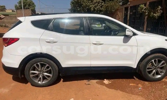 Acheter Occasion Voiture Hyundai Santa Fe Blanc à Ouagadougou, Burkina-Faso Acheter Occasion Voiture Hyundai Santa Fe Blanc à Ouagadougou, Burkina-Faso