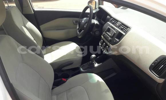 Acheter Occasion Voiture Kia Rio Blanc à Ouagadougou, Burkina-Faso Acheter Occasion Voiture Kia Rio Blanc à Ouagadougou, Burkina-Faso