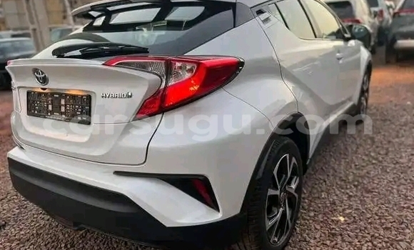 Acheter Occasion Voiture Toyota C-HR Blanc à Ouagadougou, Burkina-Faso Acheter Occasion Voiture Toyota C-HR Blanc à Ouagadougou, Burkina-Faso