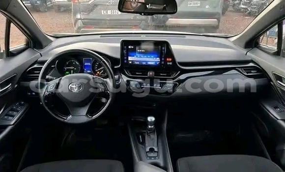 Acheter Occasion Voiture Toyota C-HR Blanc à Ouagadougou, Burkina-Faso Acheter Occasion Voiture Toyota C-HR Blanc à Ouagadougou, Burkina-Faso