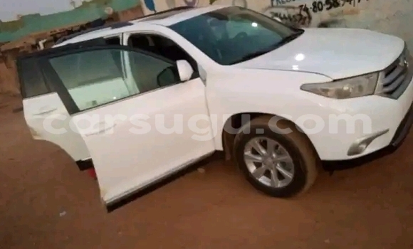 Acheter Occasion Voiture Toyota Highlander Blanc à Ouagadougou, Burkina-Faso Acheter Occasion Voiture Toyota Highlander Blanc à Ouagadougou, Burkina-Faso