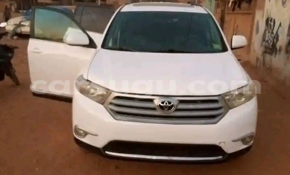 Acheter Occasion Voiture Toyota Highlander Blanc à Ouagadougou, Burkina-Faso Acheter Occasion Voiture Toyota Highlander Blanc à Ouagadougou, Burkina-Faso