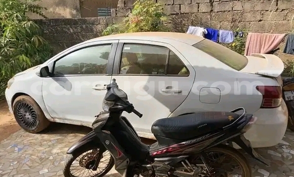 Acheter Occasion Voiture Toyota Yaris Blanc à Ouagadougou, Burkina-Faso Acheter Occasion Voiture Toyota Yaris Blanc à Ouagadougou, Burkina-Faso