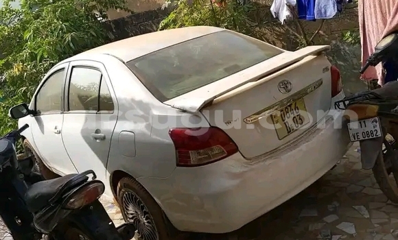 Acheter Occasion Voiture Toyota Yaris Blanc à Ouagadougou, Burkina-Faso Acheter Occasion Voiture Toyota Yaris Blanc à Ouagadougou, Burkina-Faso