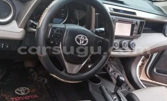 Acheter Occasion Voiture Toyota RAV4 Blanc à Bobo Dioulasso, Burkina-Faso Acheter Occasion Voiture Toyota RAV4 Blanc à Bobo Dioulasso, Burkina-Faso
